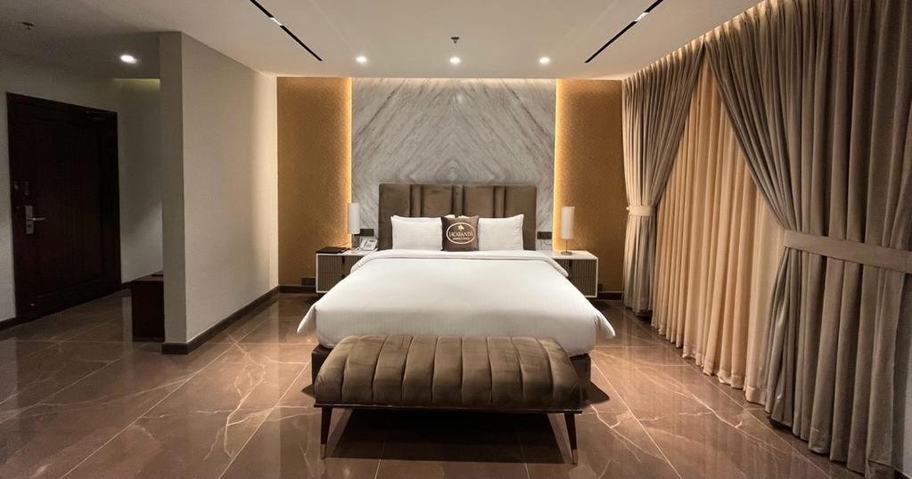 Hotel Jacaranda Heights Islamabad Zewnętrze zdjęcie